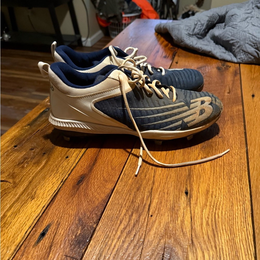Men’s size 11.5 new balance cleats